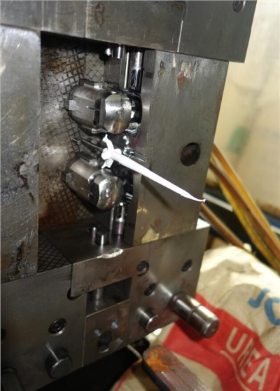 Plug Injection Mold